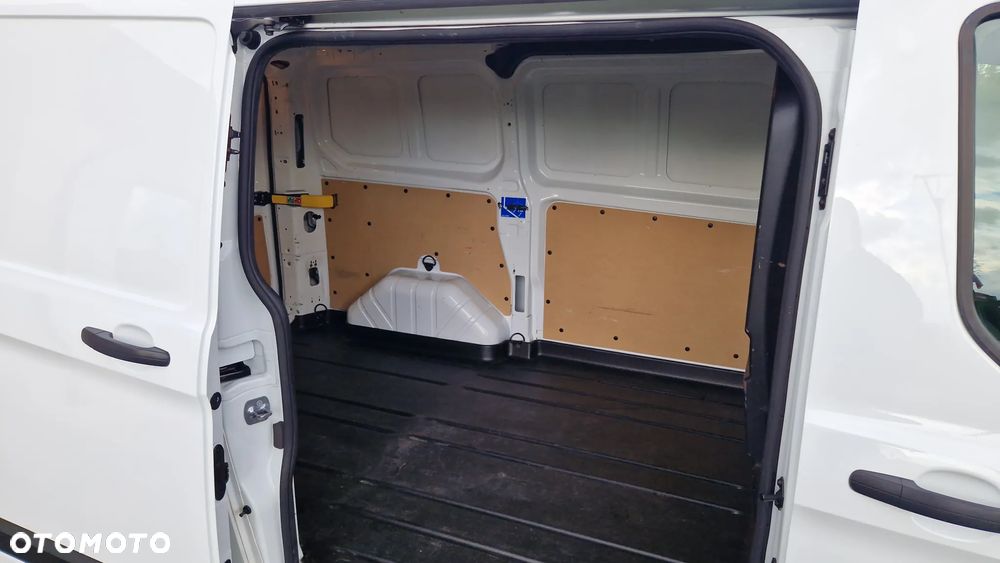 Ford TRANSIT CUSTOM - 26