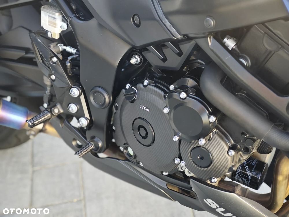 Suzuki GSX - 16