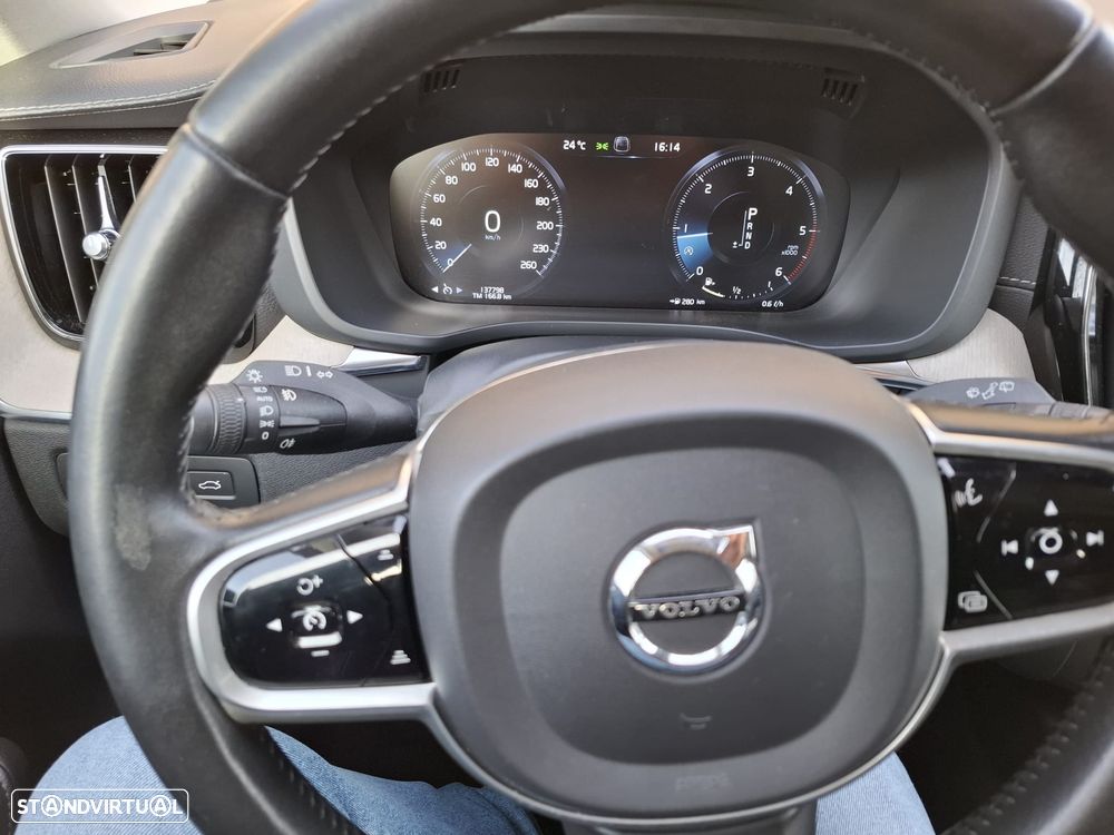 Volvo XC 60 2.0 D4 Inscription AWD Geartronic - 4