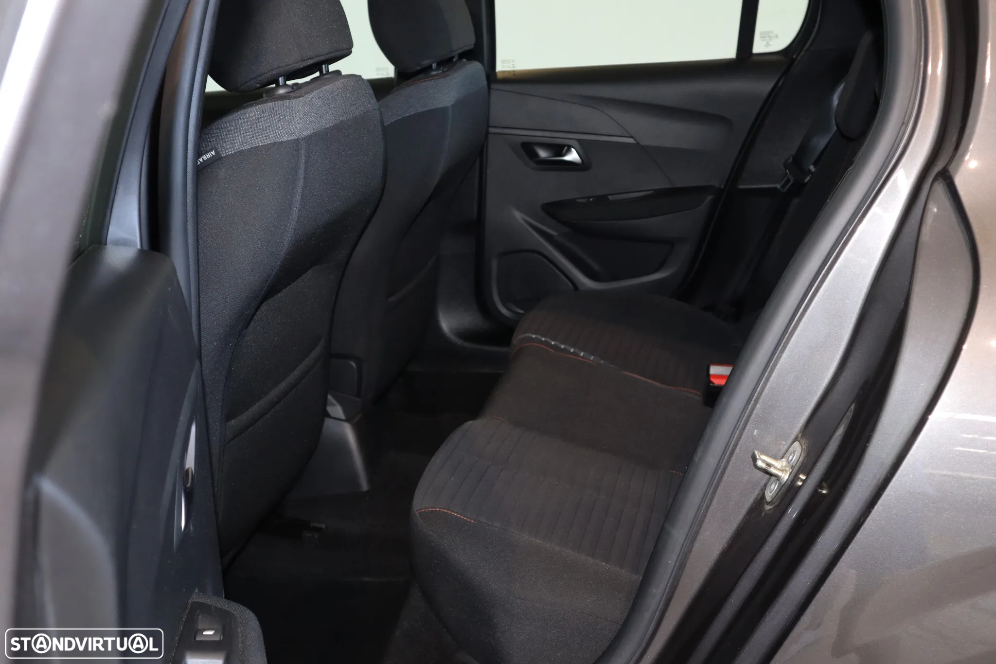 Peugeot 208 1.2 PureTech Allure EAT8 - 6