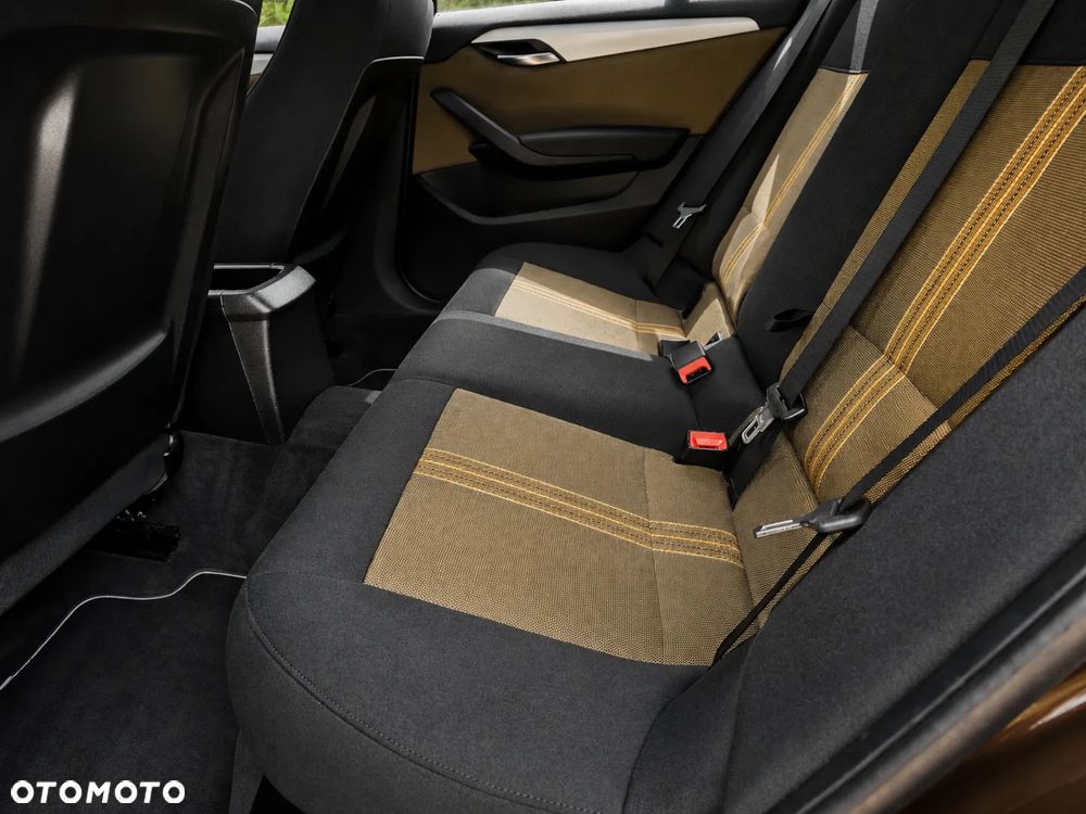 BMW X1 sDrive18i xLine - 22