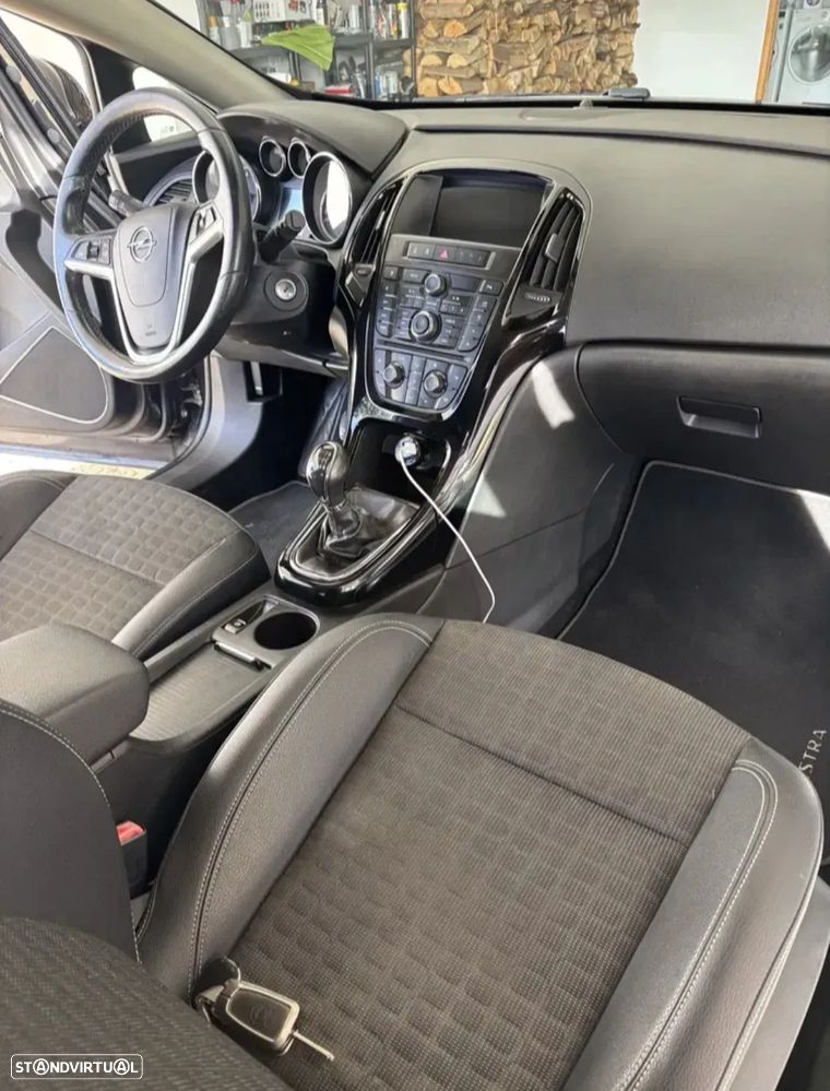 Opel Astra GTC - 7