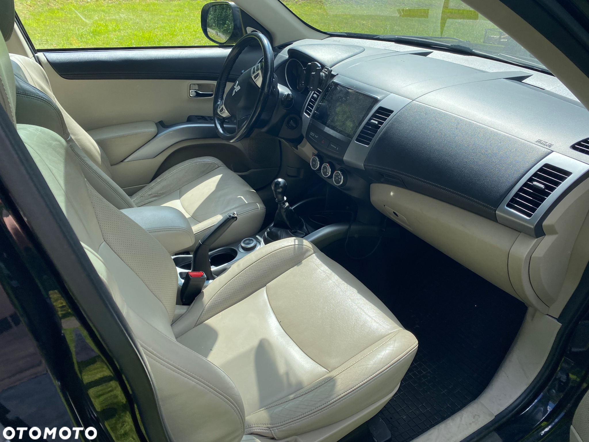 Mitsubishi Outlander - 14
