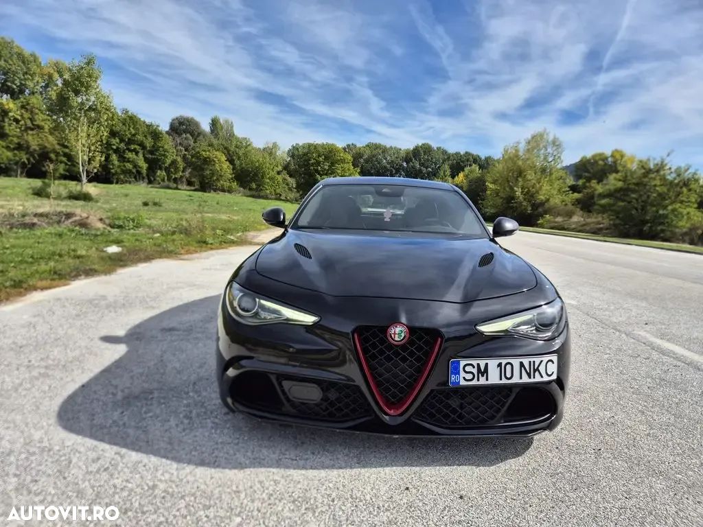 Alfa Romeo Giulia 2.9 V6 Bi-Turbo AT8 Quadrifoglio - 1
