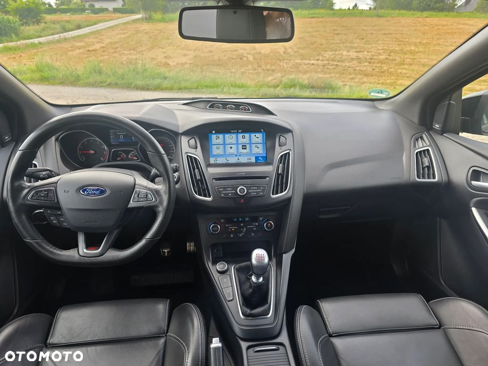 Ford Focus - 25