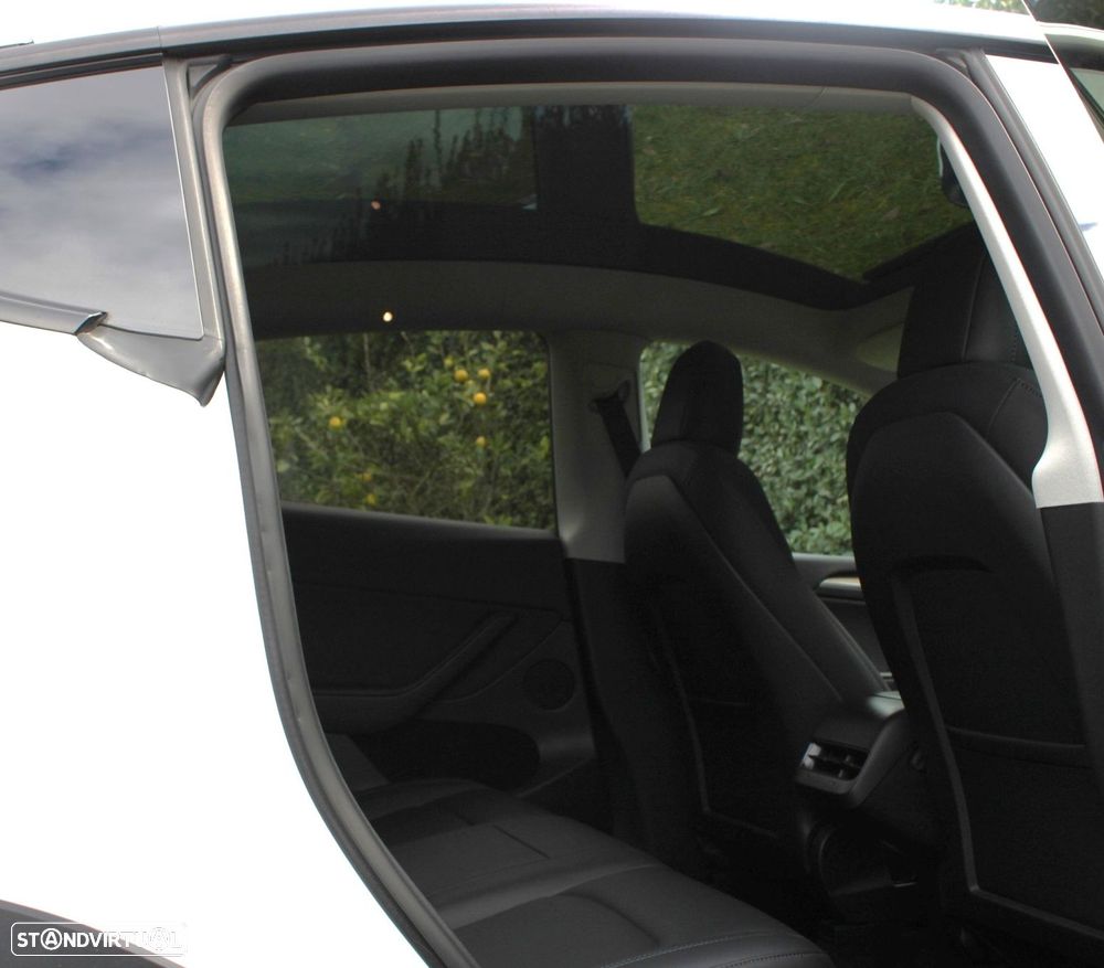 Tesla Model Y Long Range Dual Motor AWD - 37