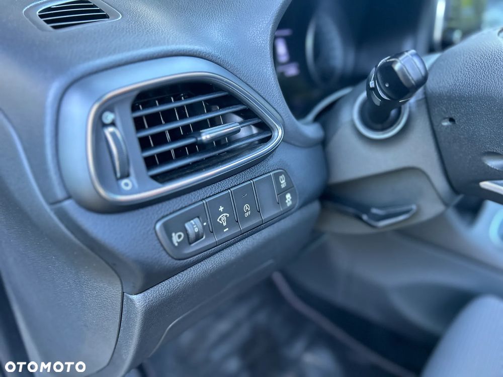 Hyundai i30 1.6 D Comfort - 24