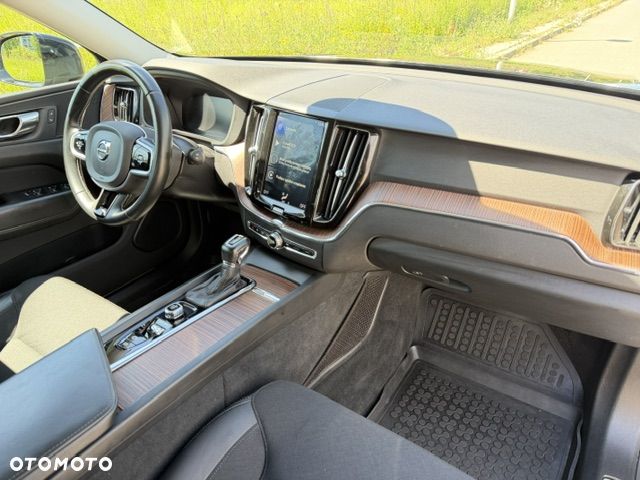 Volvo XC 60 T5 Momentum Pro - 25