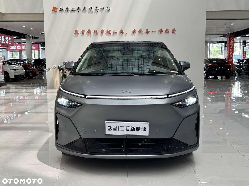 XPeng X9 FWD Long Range - 10