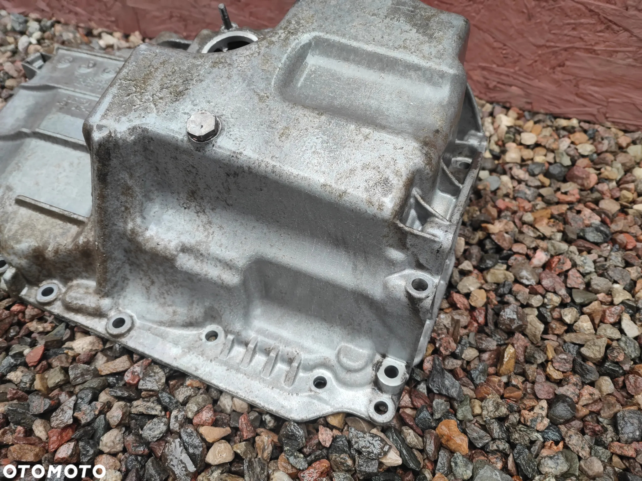 BMW E81 / E82 / E87 / E90 / E91 / E92 ORYGINALNA MISKA OLEJOWA / MISA OLEJU ALUMINIOWA DO SILNIKÓW GAMY N47 ( 1.8D / 2.0D ) O NR. 11 13 8 510 206 OEM W DABRDZO DOBRYM STANIE - 5