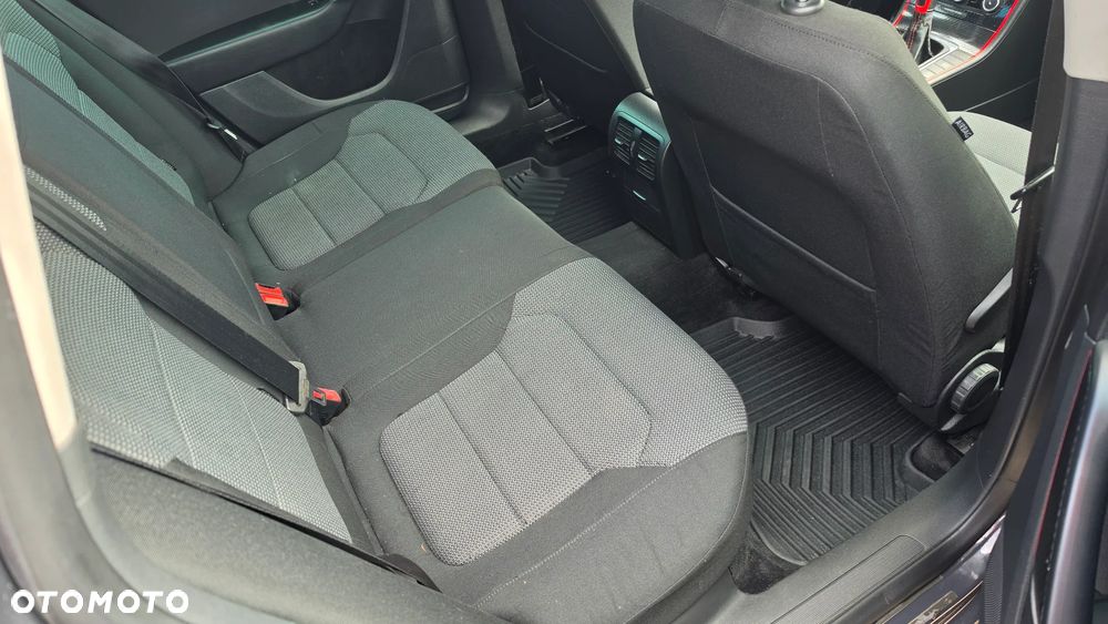 Volkswagen Passat 1.6 TDI BlueMotion Technology Comfortline - 30