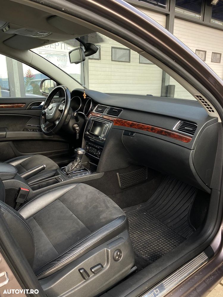 Skoda Superb Combi 2.0 TDI Ambition DSG - 6