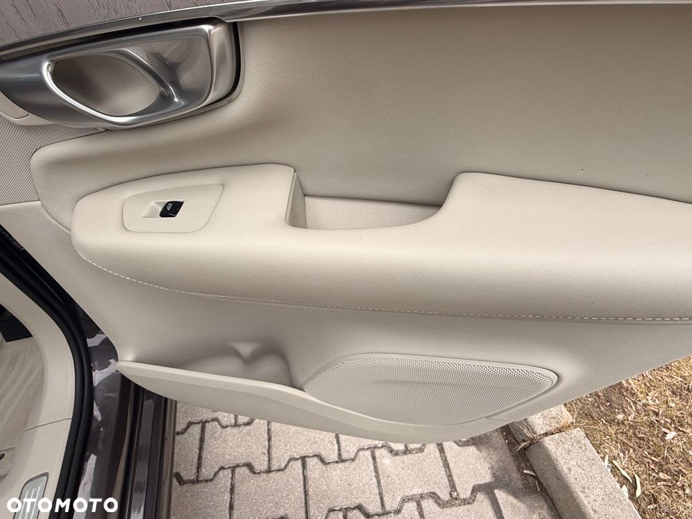 Volvo XC 90 T8 AWD Plug-In Hybrid Ultimate Bright 7os - 14