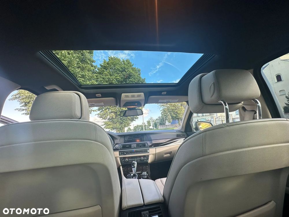 BMW Seria 5 528i xDrive - 11