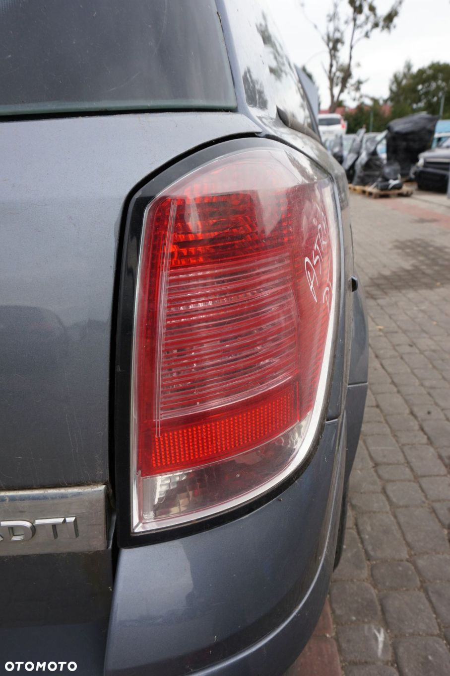 LAMPA TYLNA PRAWA ASTRA III H KOMBI  OPEL 2004-2006 - 2