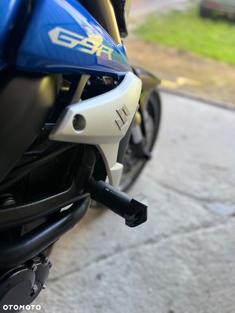 Suzuki GSR - 16