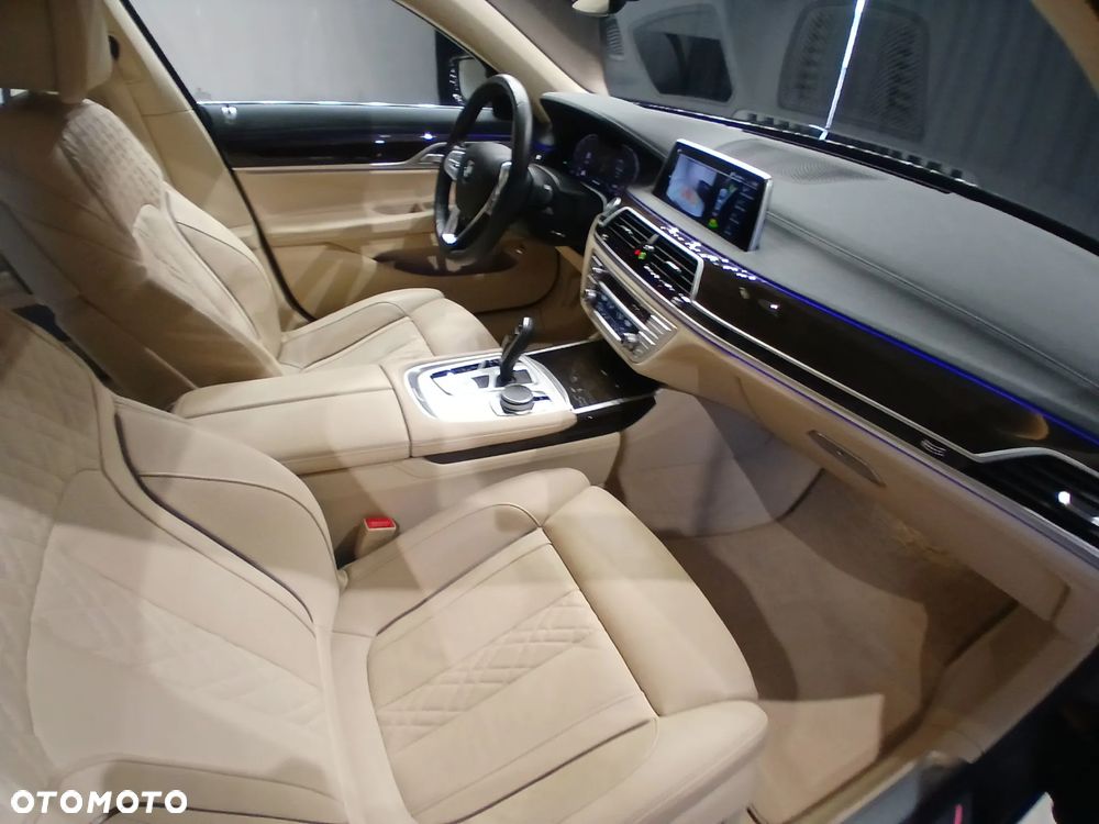 BMW Seria 7 740i - 11