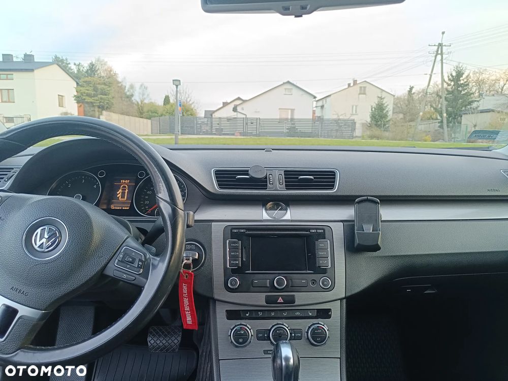 Volkswagen Passat 2.0 TDI DSG BlueMotion Technology Comfortline - 9