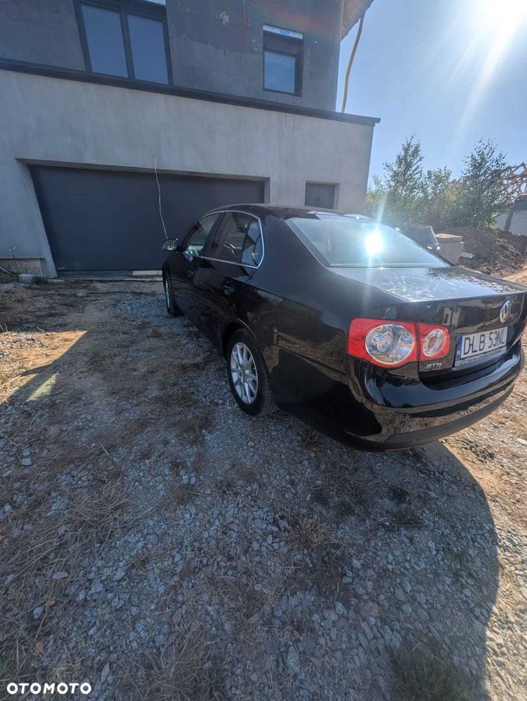 Volkswagen Jetta - 4