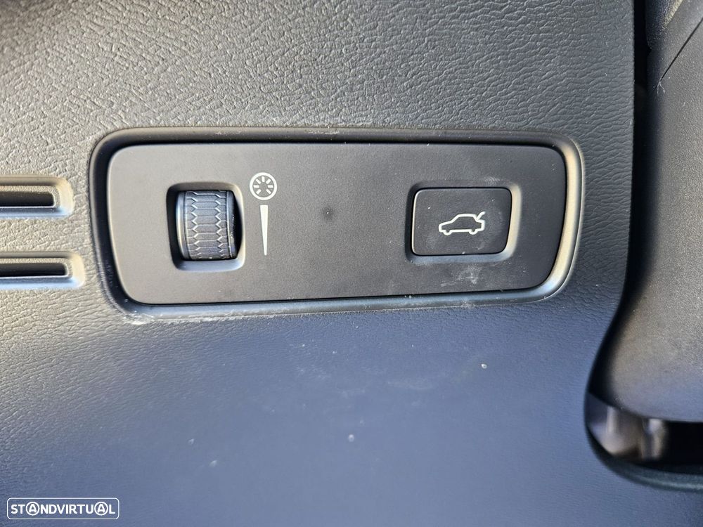 Volvo XC 40 D4 AWD Geartronic Momentum Pro - 40