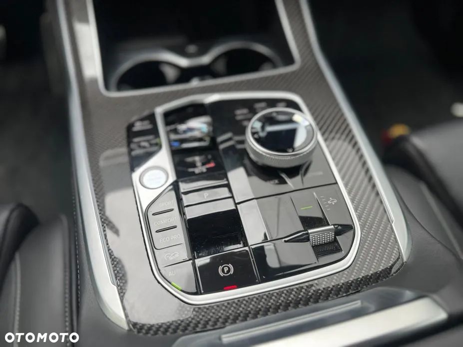 BMW X7 M50i sport - 13