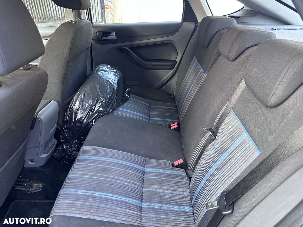 Ford Focus 1.6i Trend - 8
