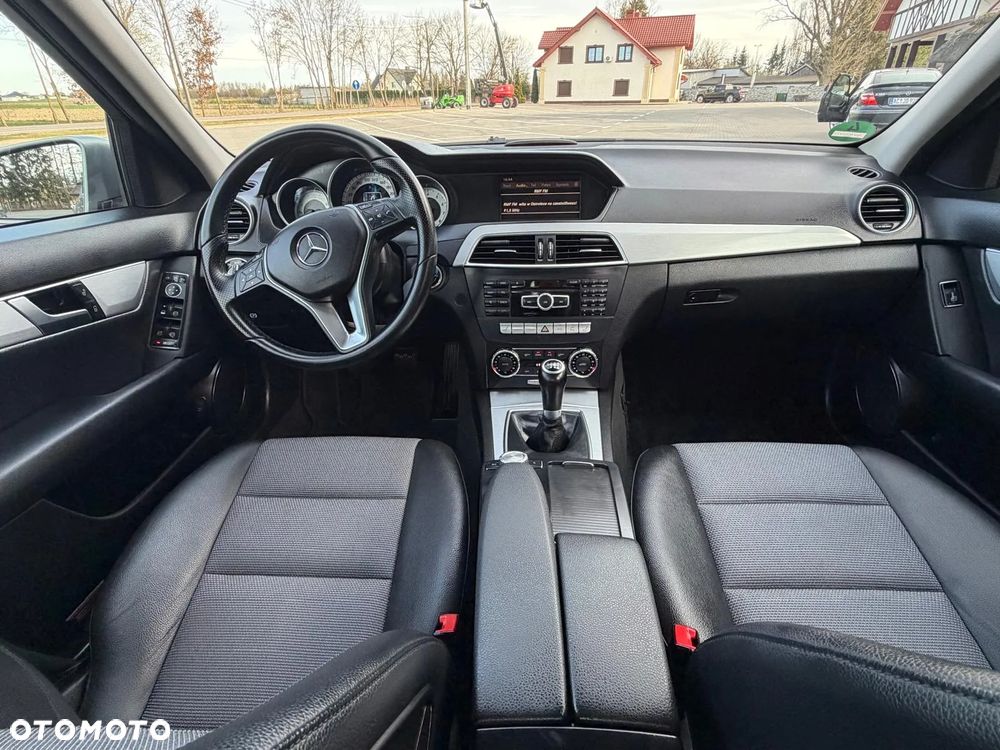 Mercedes-Benz Klasa C 180 CGI BlueEFFICIENCY Avantgarde - 36
