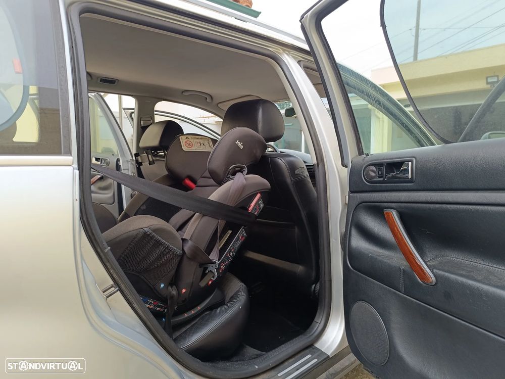 VW Passat 1.9 TDi Highline - 9