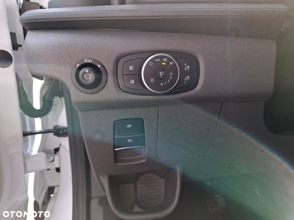 Ford Transit - 12