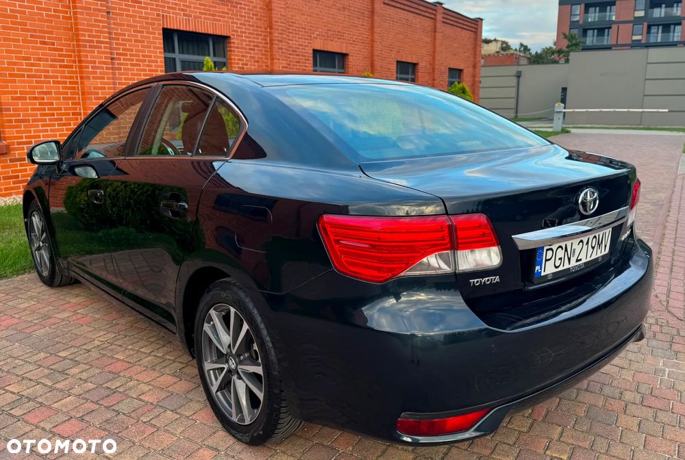 Toyota Avensis 1.6 Premium - 36