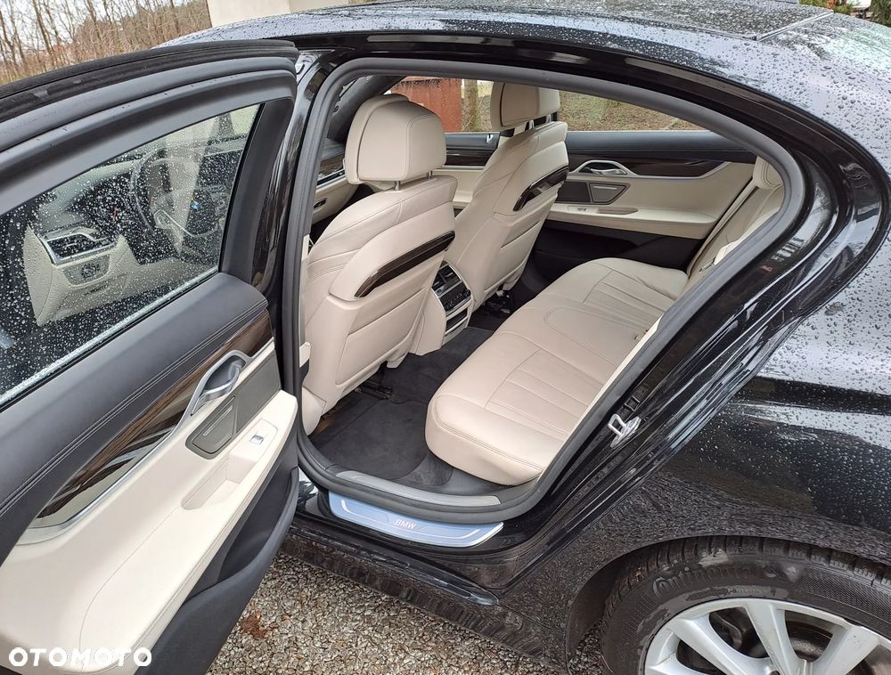 BMW Seria 7 740d xDrive - 9