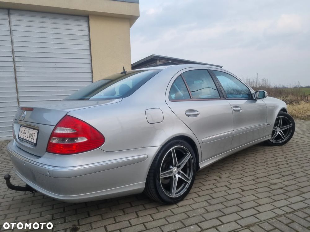 Mercedes-Benz Klasa E 240 4-Matic Avantgarde - 7