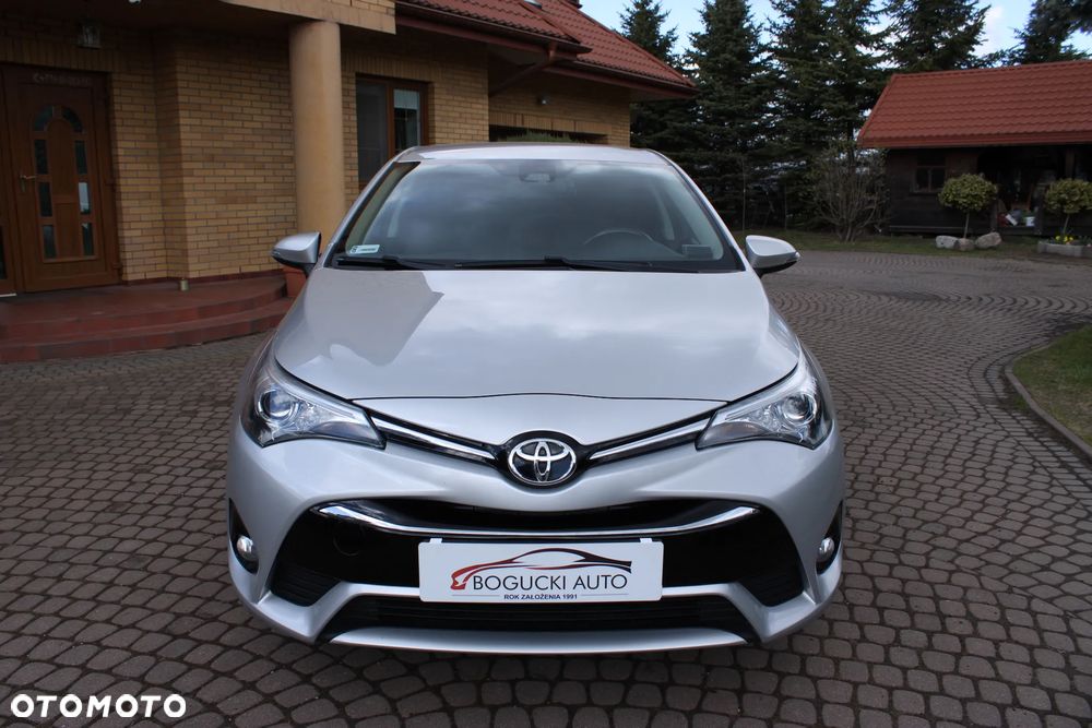 Toyota Avensis 1.6 Active - 12