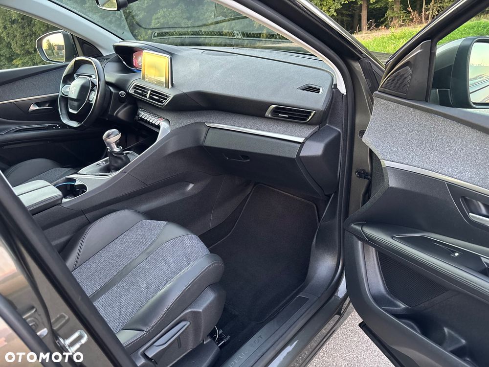 Peugeot 3008 PureTech 130 Stop & Start GPF Allure Pack - 33