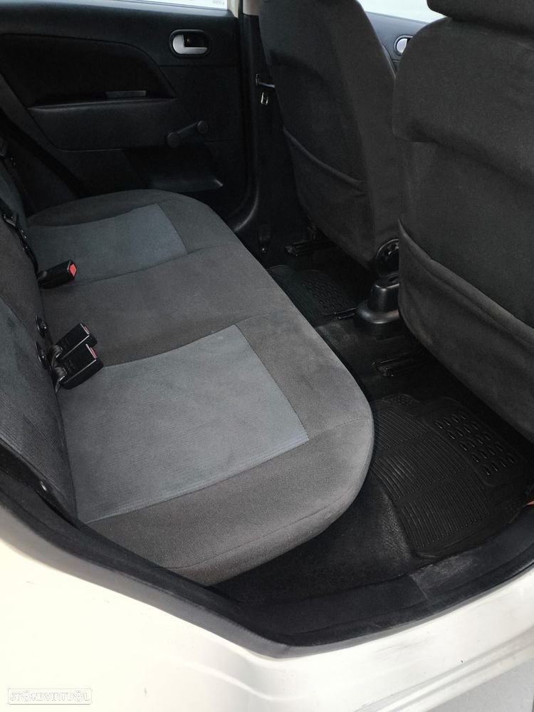 Ford Fiesta 1.4 TDCi Ambiente - 5