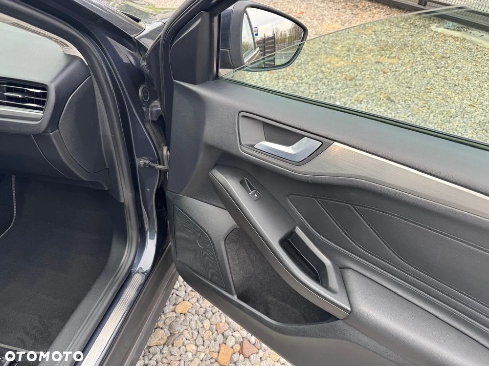 Ford Focus 1.5 EcoBlue Start-Stopp-System COOL&CONNECT DESIGN - 17