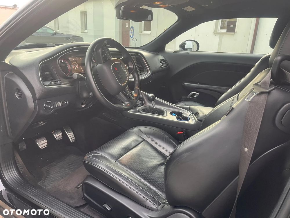 Dodge Challenger - 7