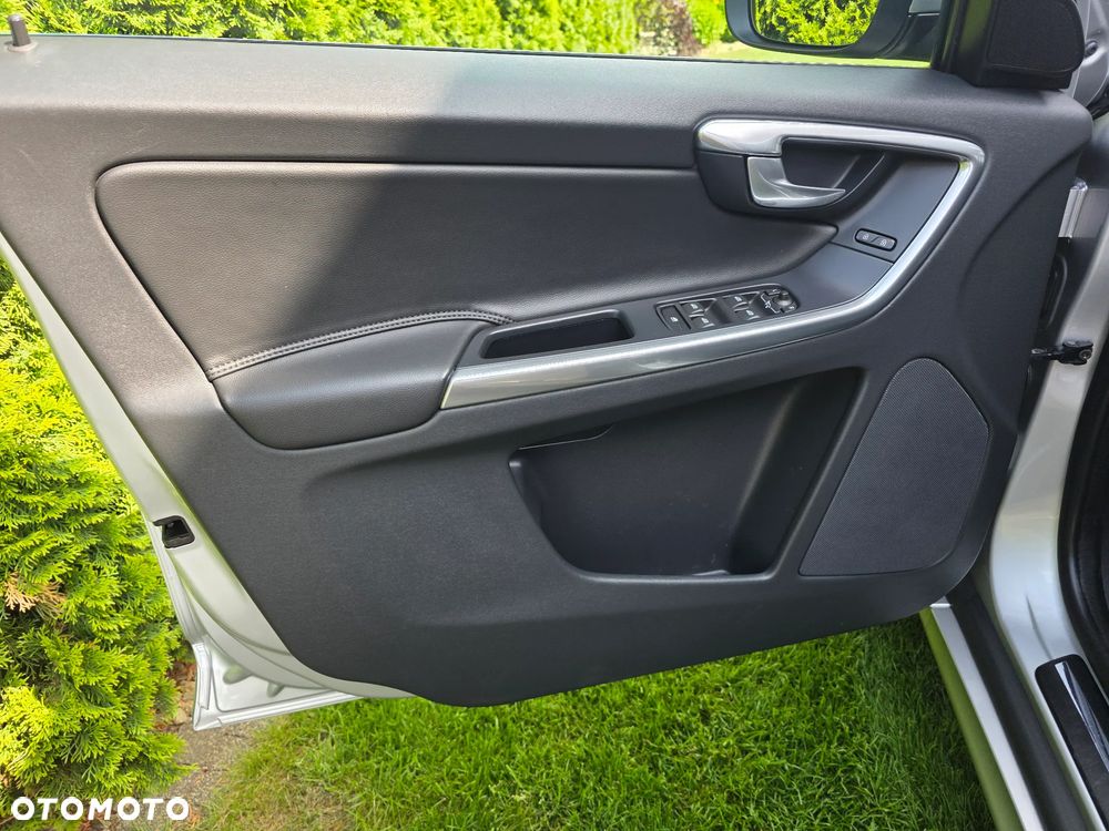 Volvo XC 60 D4 Geartronic Summum - 18