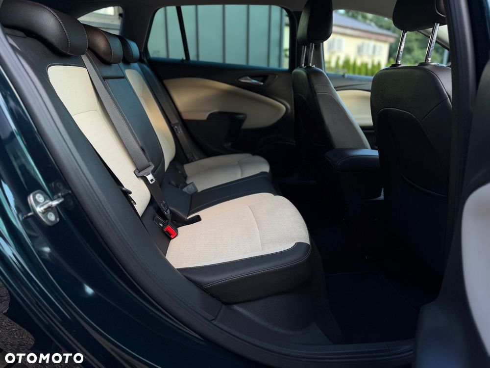 Opel Astra 1.4 Turbo Innovation - 33