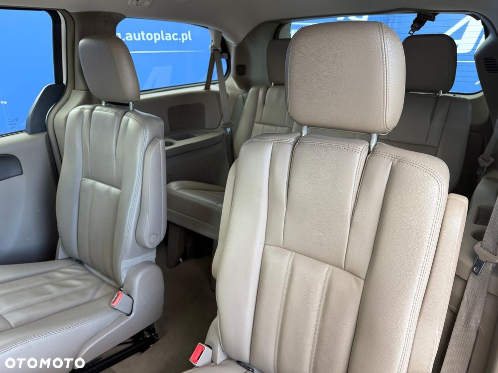 Chrysler Town & Country 3.6 Limited - 14