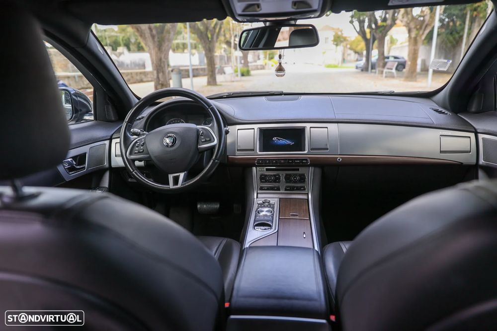 Jaguar XF 2.2 D Premium Luxury - 23