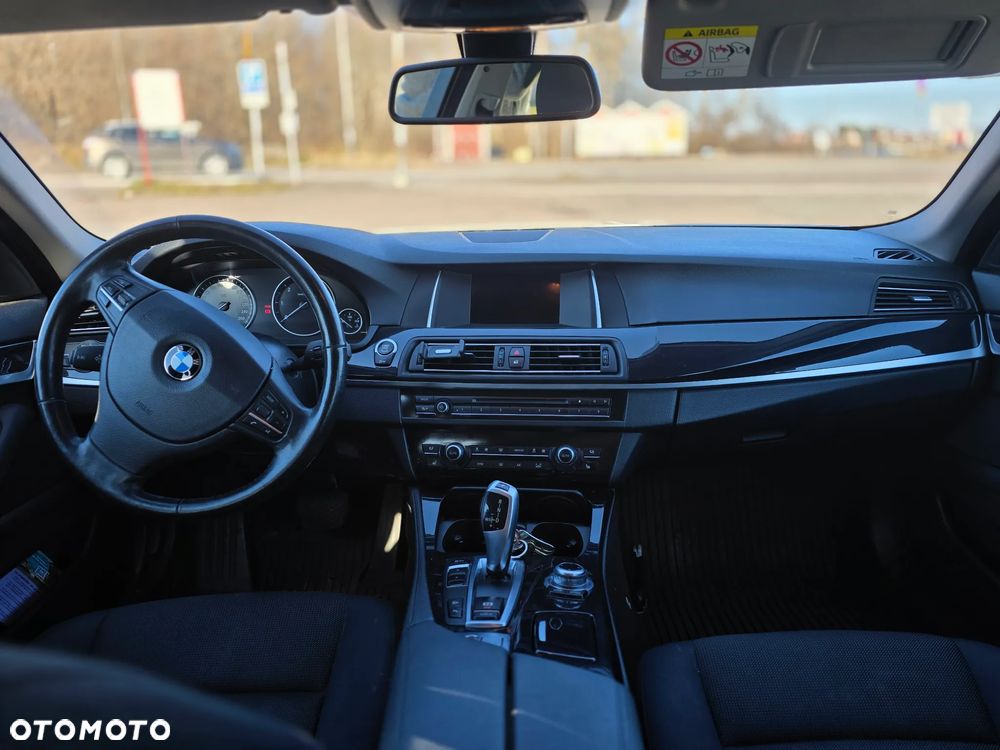 BMW Seria 5 520d xDrive - 11