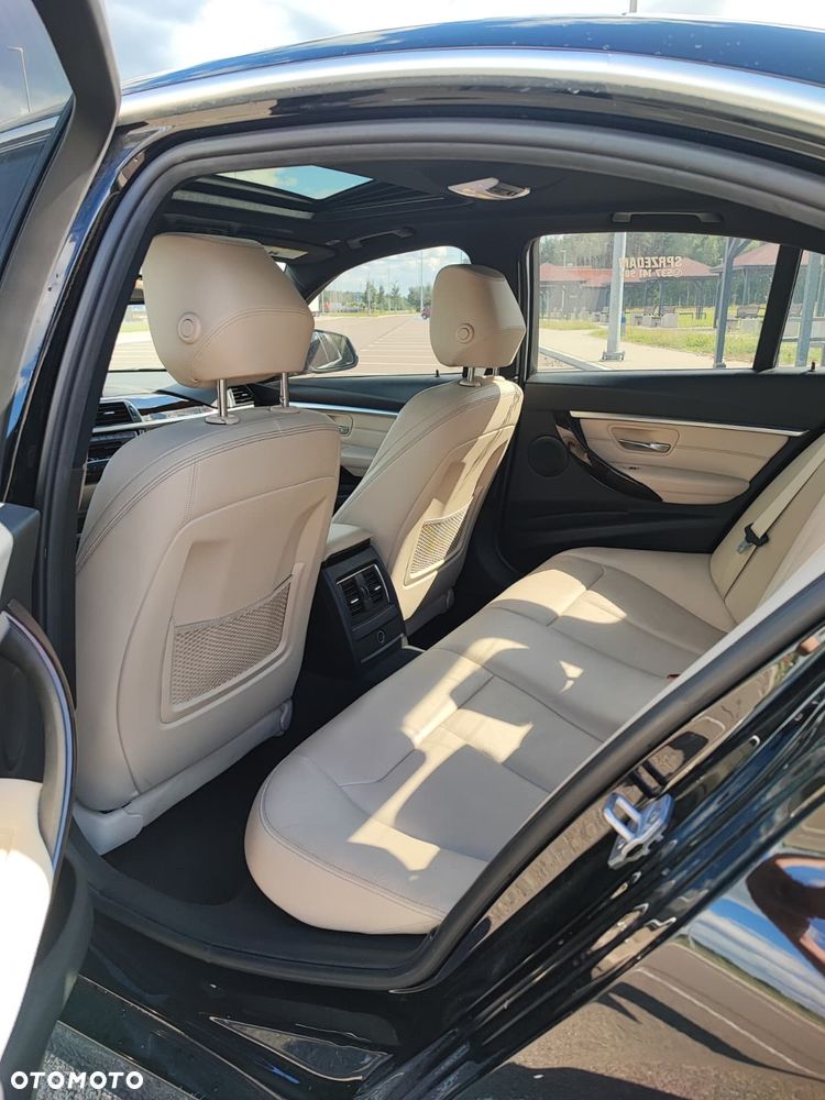 BMW Seria 3 330i xDrive Luxury Line - 17