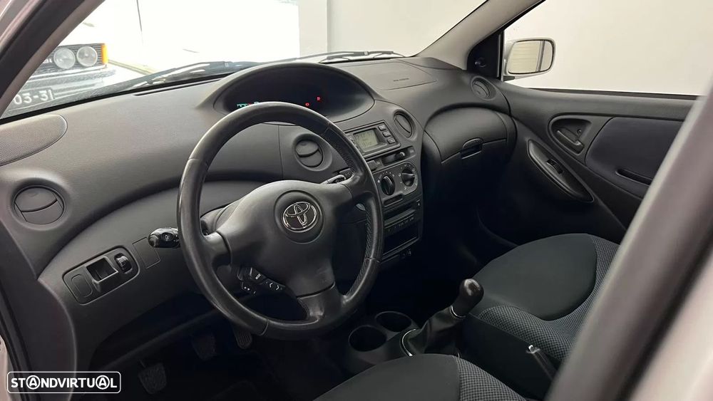 Toyota Yaris 1.0 Sol AC - 11