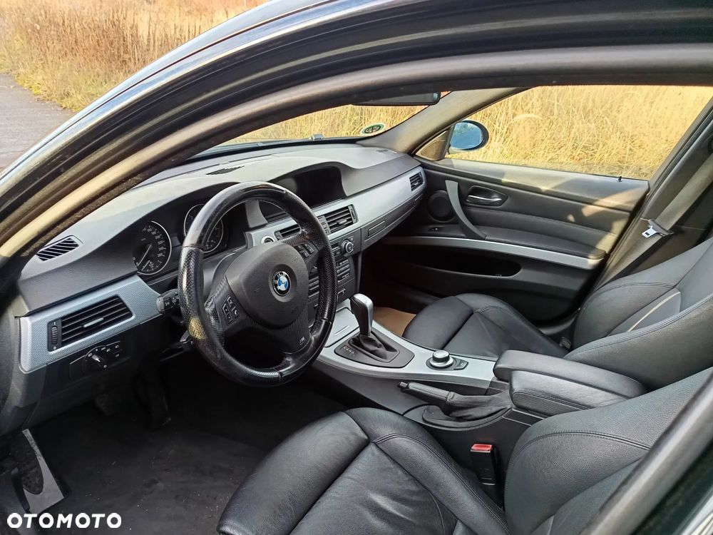 BMW Seria 3 325d DPF Touring - 13