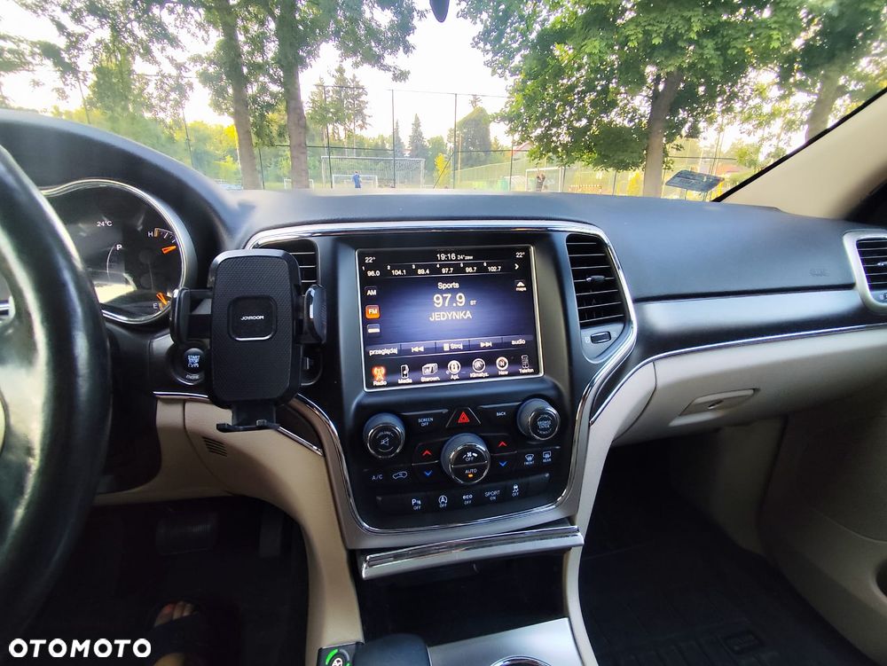 Jeep Grand Cherokee - 20