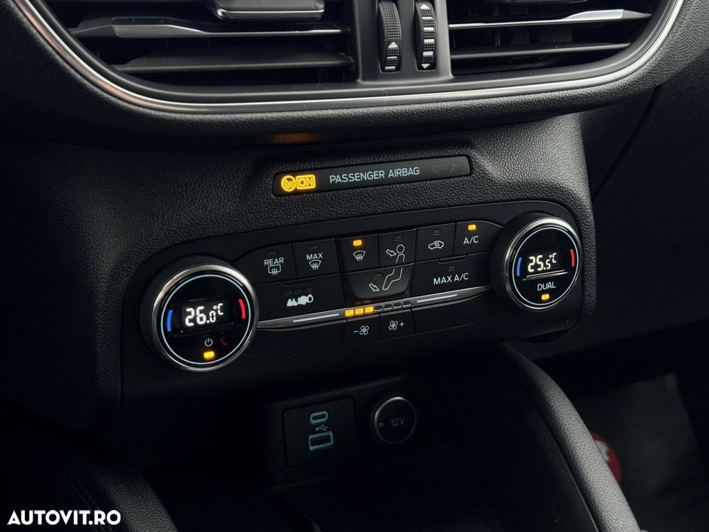 Ford Kuga - 12