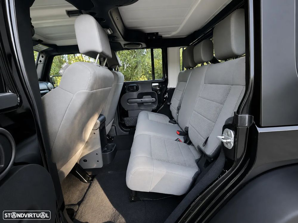 Jeep Wrangler 2.8 CRD ATX Sahara — fotografia 16
