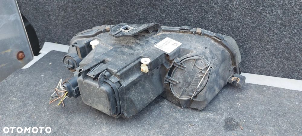 .  PRZOD PRZEDNIA LAMPA LEWA AUDI A3 8P - 5