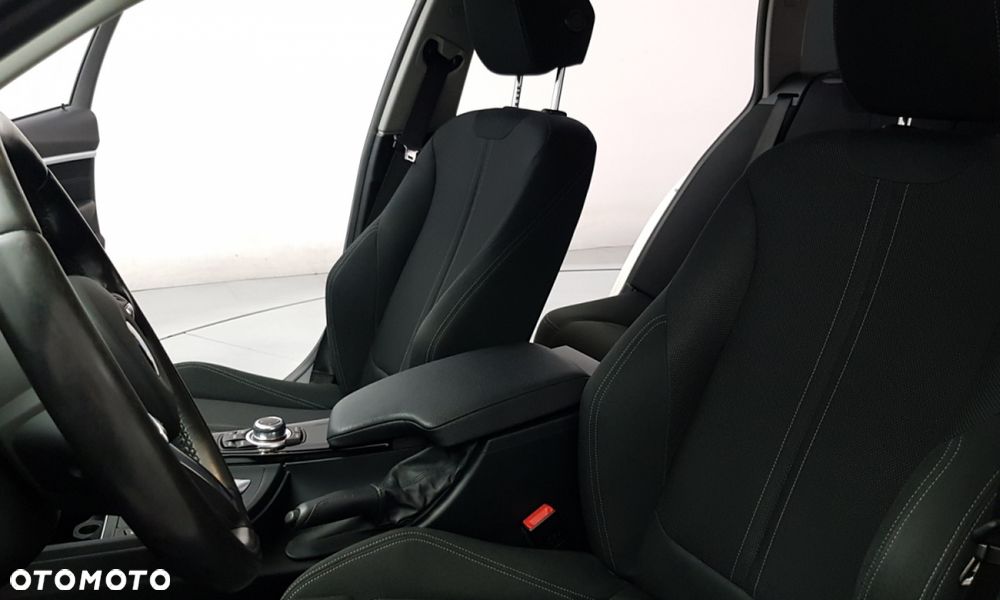 BMW Seria 3 318i Sport Line - 16